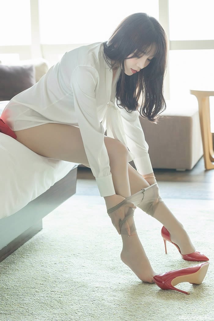 制服女秘芝芝OL短裙包臀撩人至极