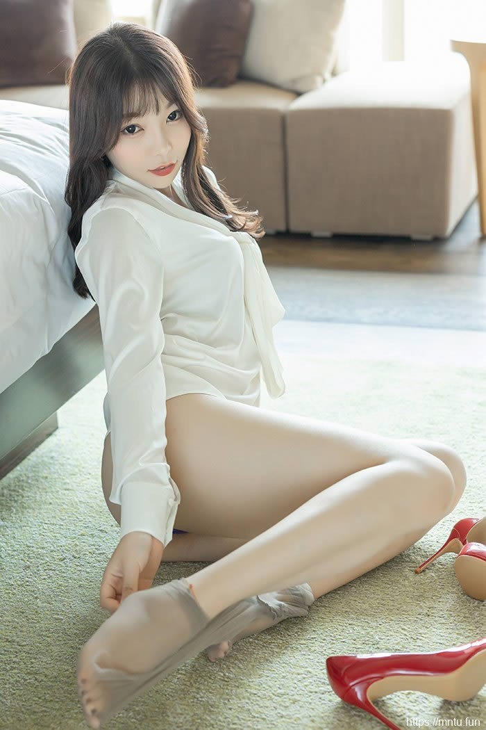 制服女秘芝芝OL短裙包臀撩人至极