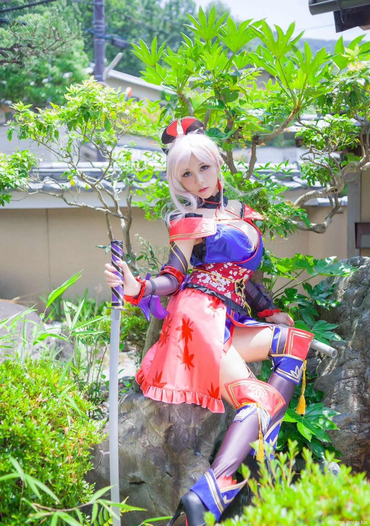 绝色少女cosplay爆乳美腿性感撩人写真