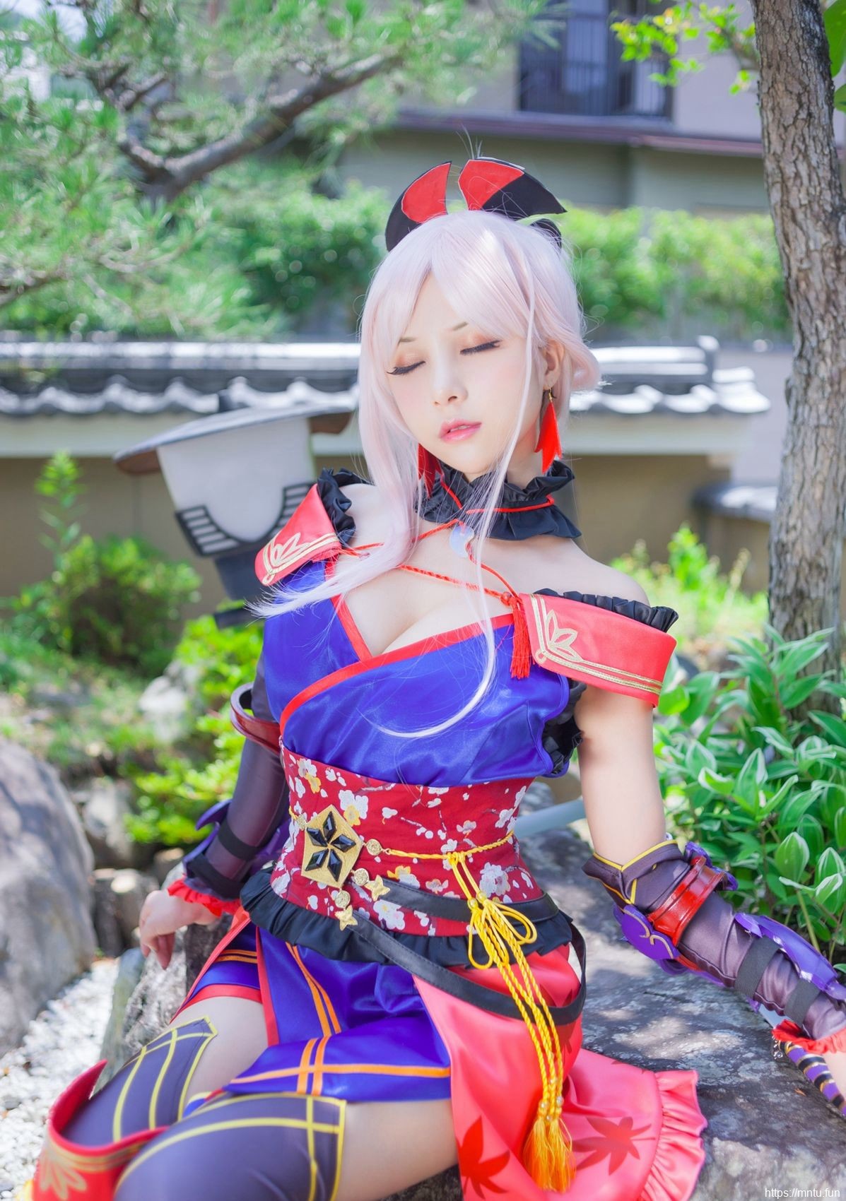 绝色少女cosplay爆乳美腿性感撩人写真