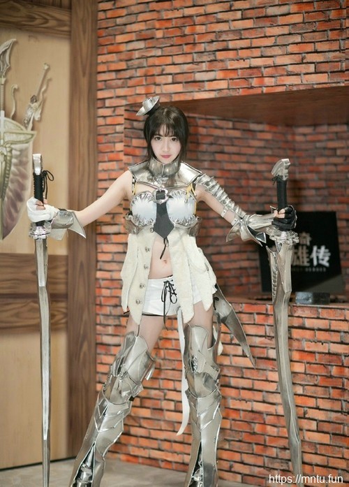 Chinajoy2017洛奇英雄传美女火舞娇媚性感美女图片