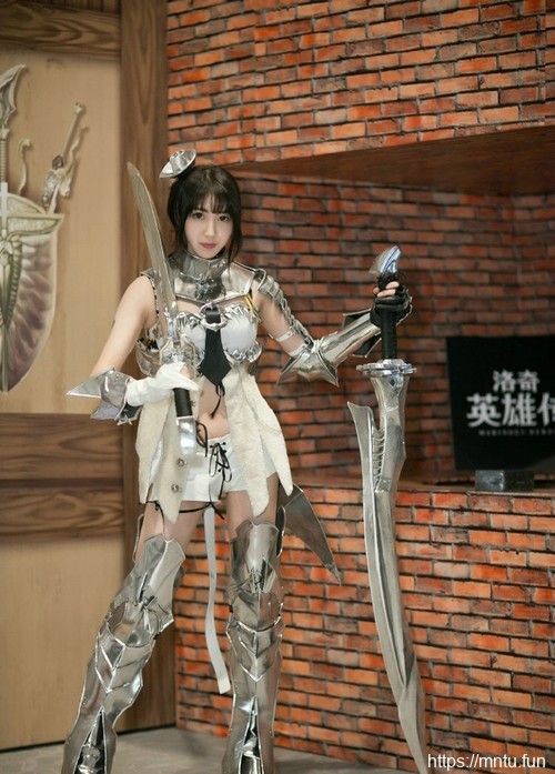 Chinajoy2017洛奇英雄传美女火舞娇媚性感美女图片