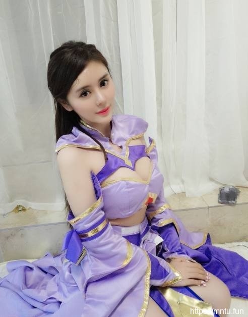 宅男女神cos王者荣耀大乔露娜性感图片