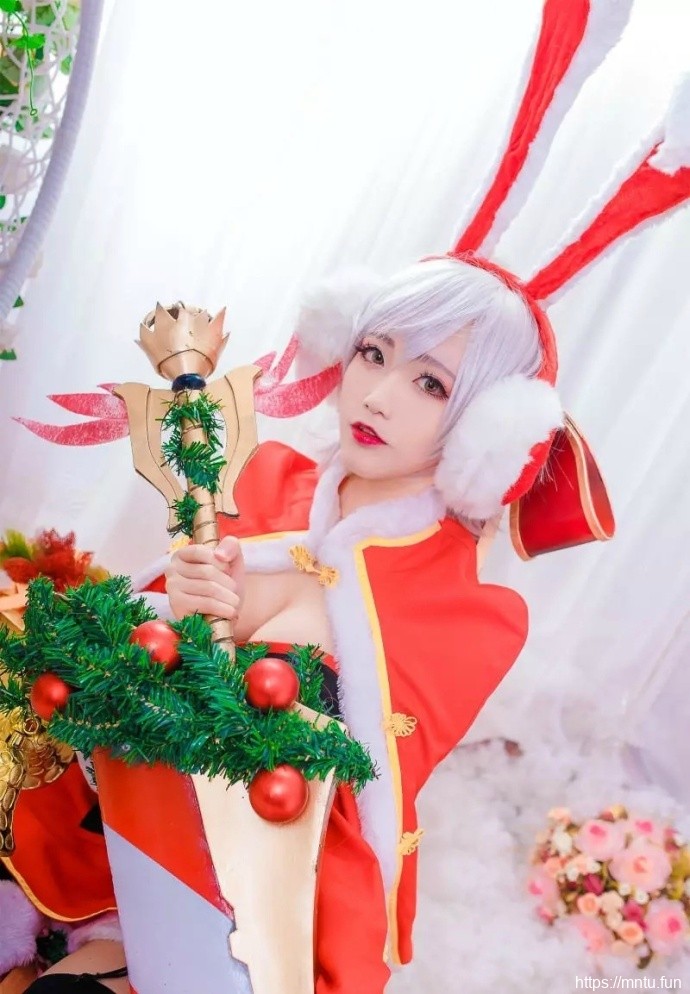 美女同人英雄联盟圣诞节瑞雯cosplay​​​​性感图片