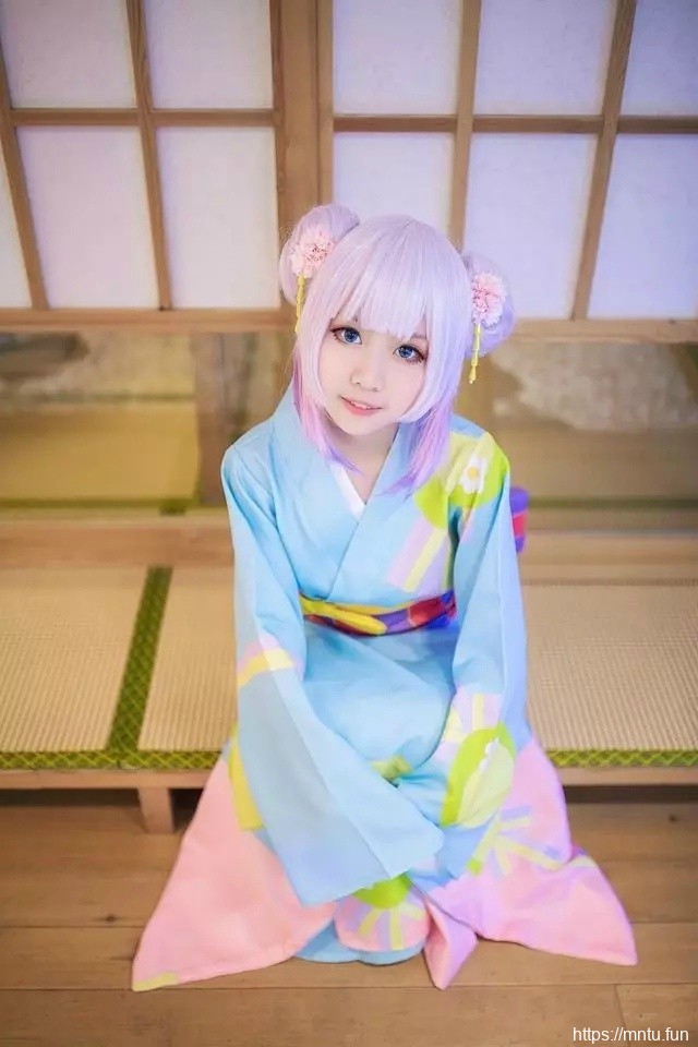 清纯美女萝莉康娜cosplay性感诱人写真