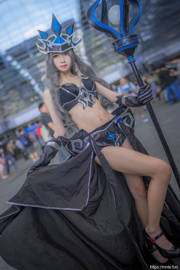 LOL美女玩家性感演绎风女诱惑图片