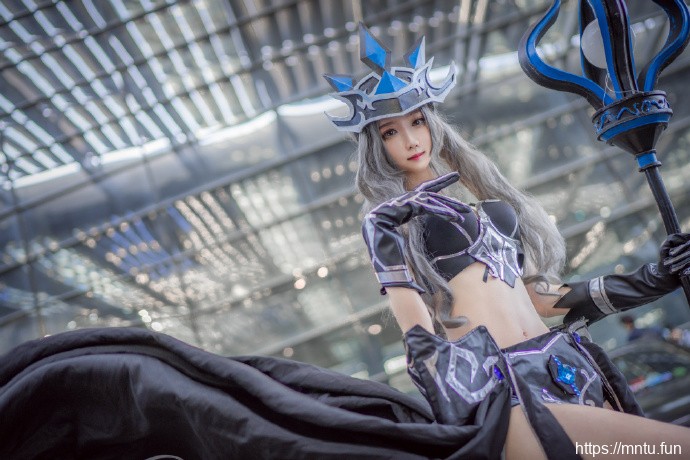 LOL美女玩家性感演绎风女诱惑图片