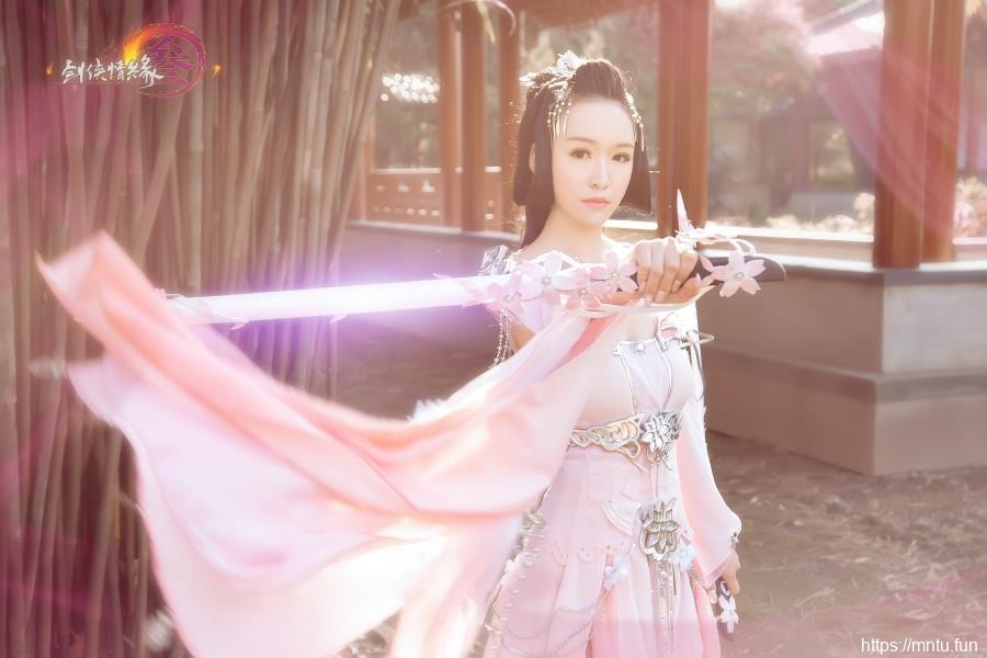 性感美女漠轻舞COSPLAY剑侠情缘叁秦风七秀