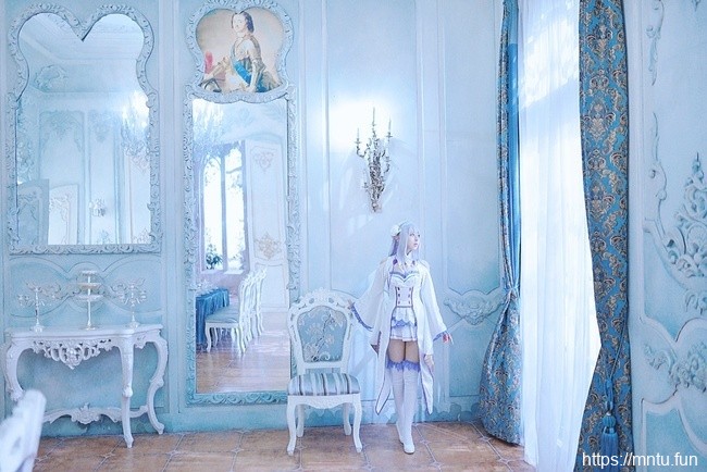 《Re：从零开始的异世界生活》艾米莉亚白丝游戏级cos美女写真