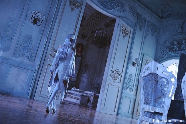 《Re：从零开始的异世界生活》艾米莉亚白丝游戏级cos美女写真