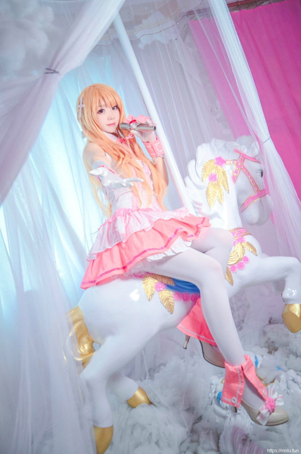 刀剑神域偶像歌手亚丝娜cosplay美女福利图片