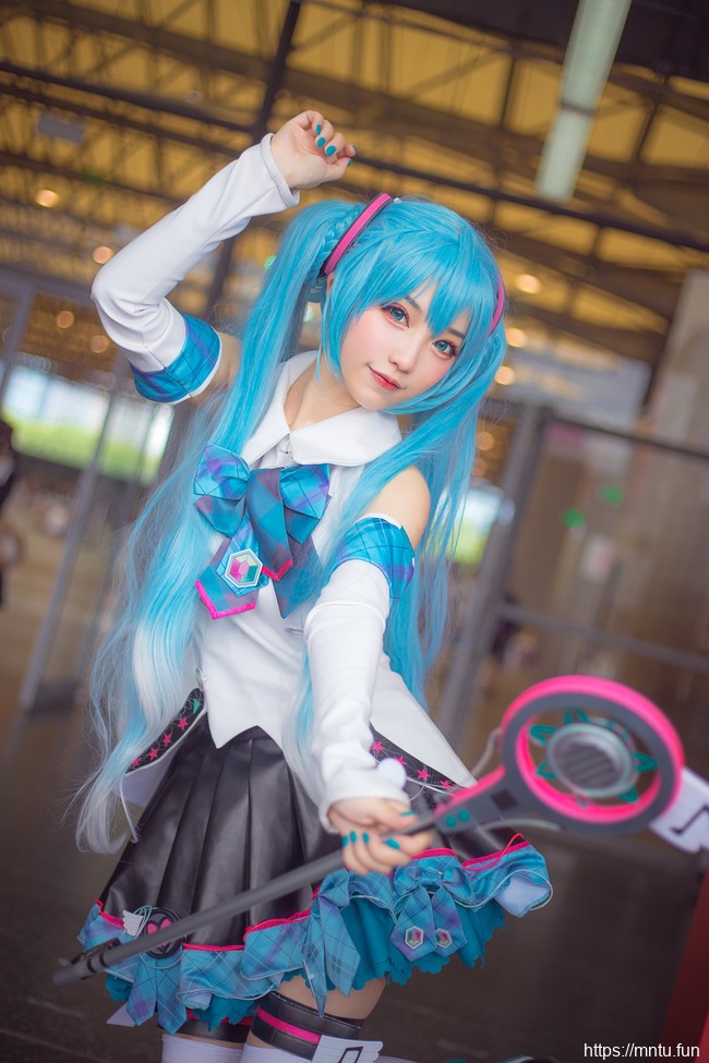 软妹子cosplay初音未来长腿白丝福利高清图片