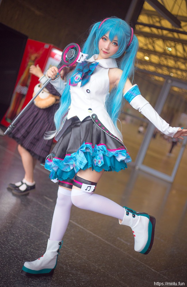 软妹子cosplay初音未来长腿白丝福利高清图片