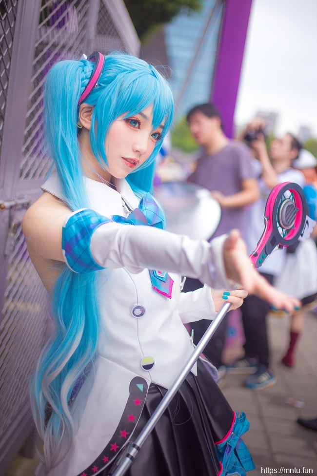 软妹子cosplay初音未来长腿白丝福利高清图片