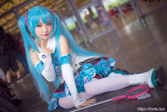 软妹子cosplay初音未来长腿白丝福利高清图片