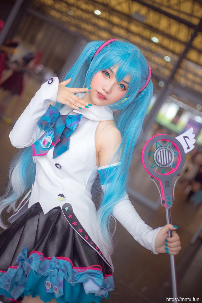 软妹子cosplay初音未来长腿白丝福利高清图片