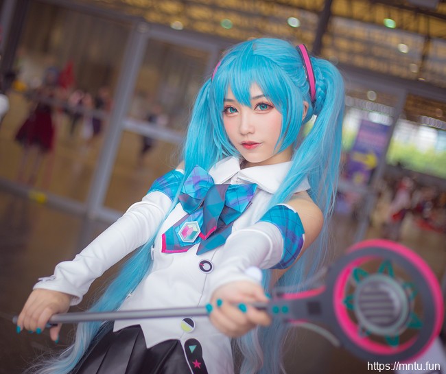 软妹子cosplay初音未来长腿白丝福利高清图片