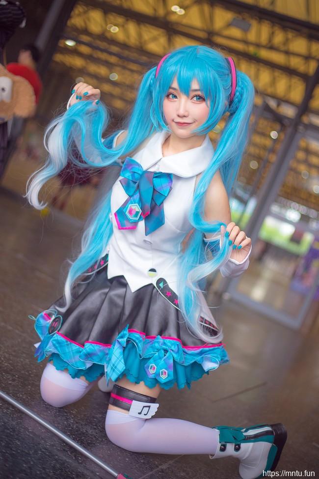 软妹子cosplay初音未来长腿白丝福利高清图片