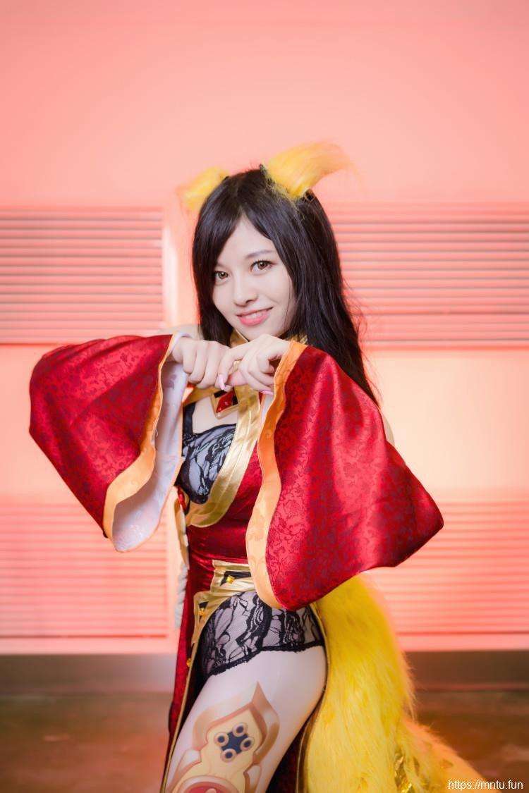 清纯女神SsVivian COS王者荣耀妲己