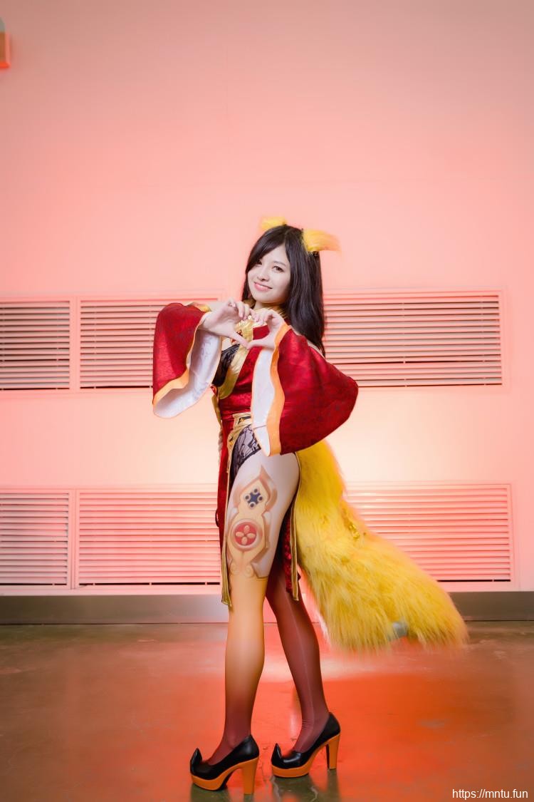 清纯女神SsVivian COS王者荣耀妲己