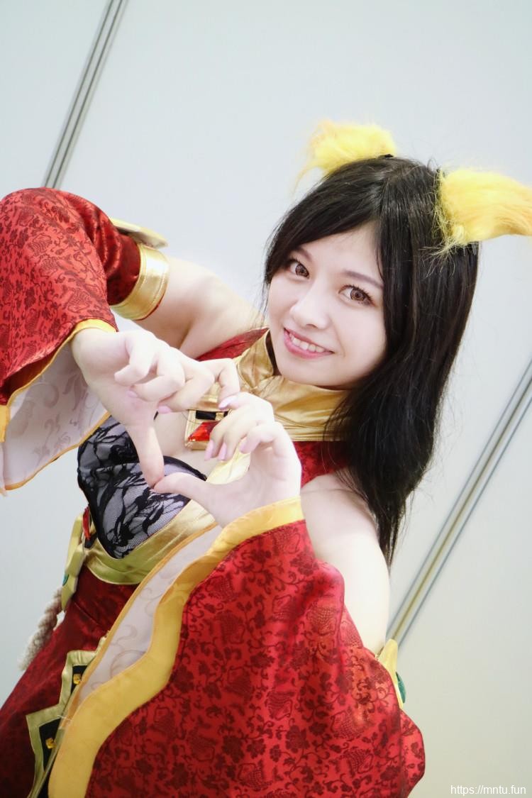 清纯女神SsVivian COS王者荣耀妲己