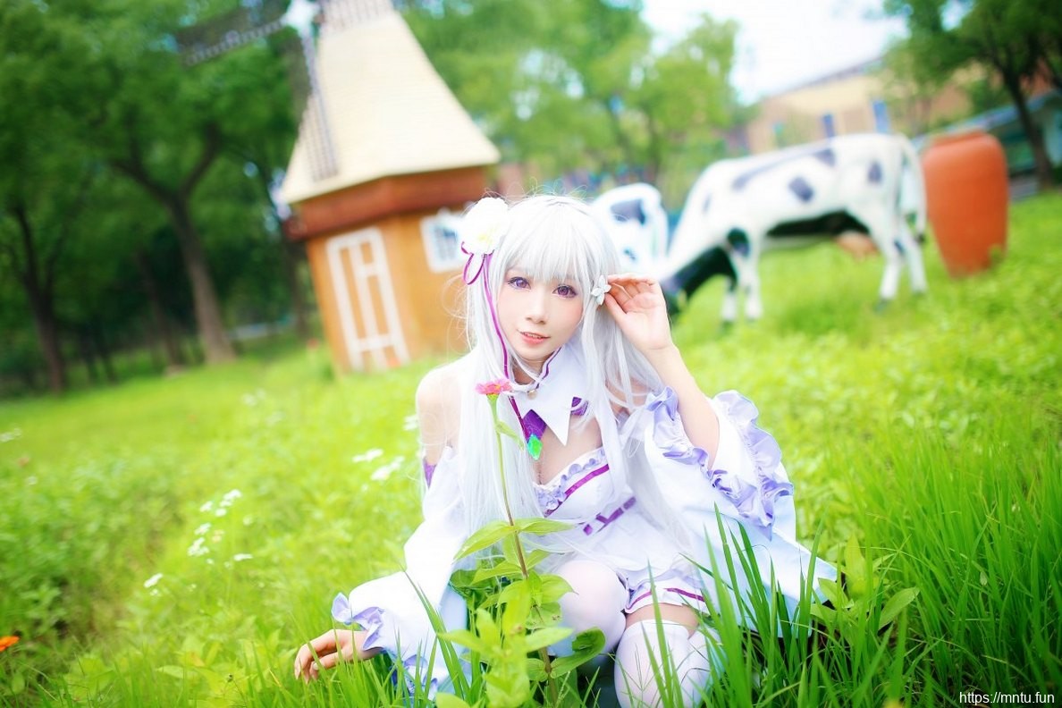 白丝长腿美女Cosplay艾米莉娅高清福利图片