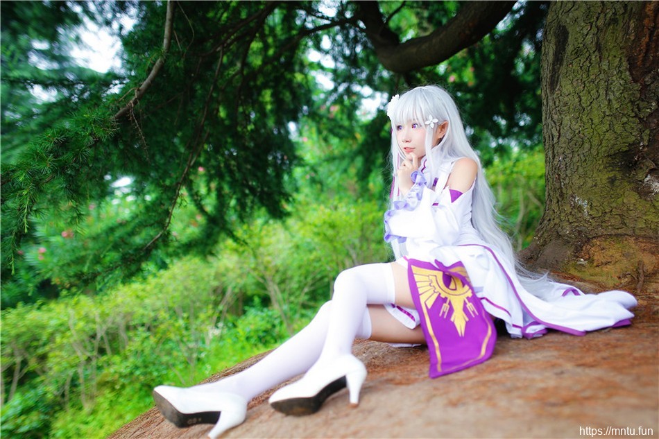 白丝长腿美女Cosplay艾米莉娅高清福利图片