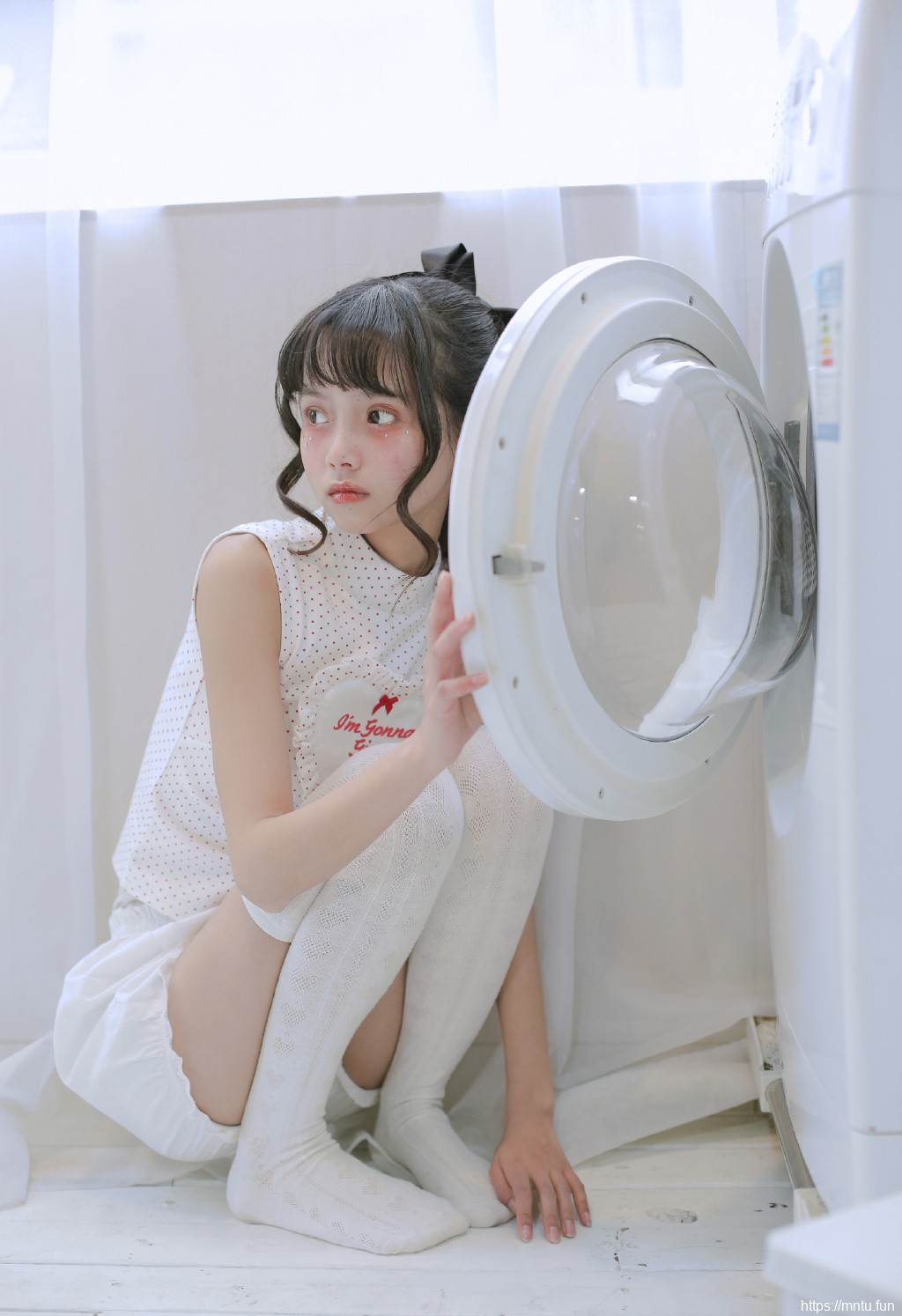 娃娃脸美女白丝袜美腿性感cos诱惑写真