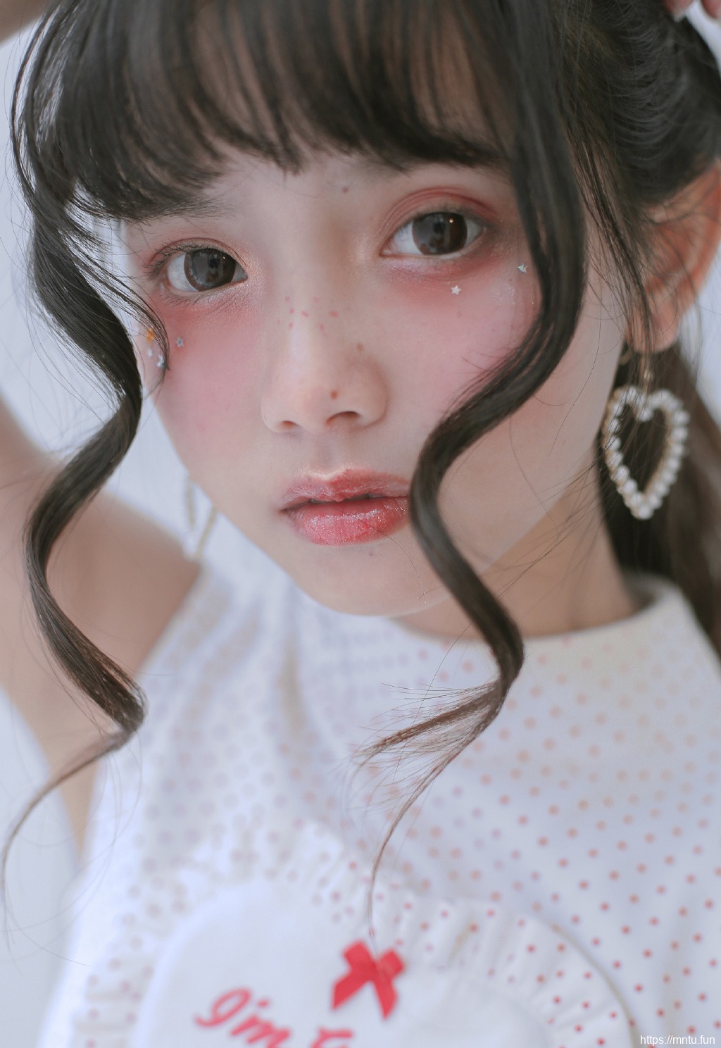 娃娃脸美女白丝袜美腿性感cos诱惑写真