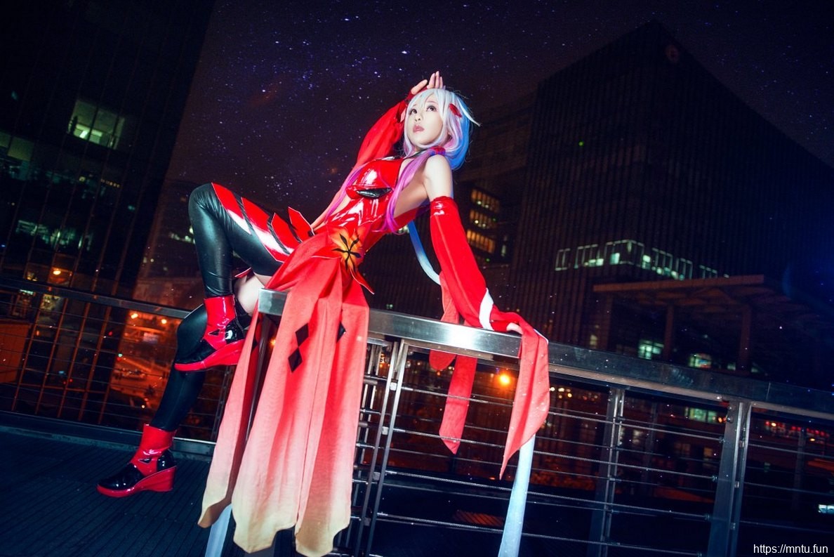 爆乳性感萝莉Cosplay楪祈喷血诱惑福利写真