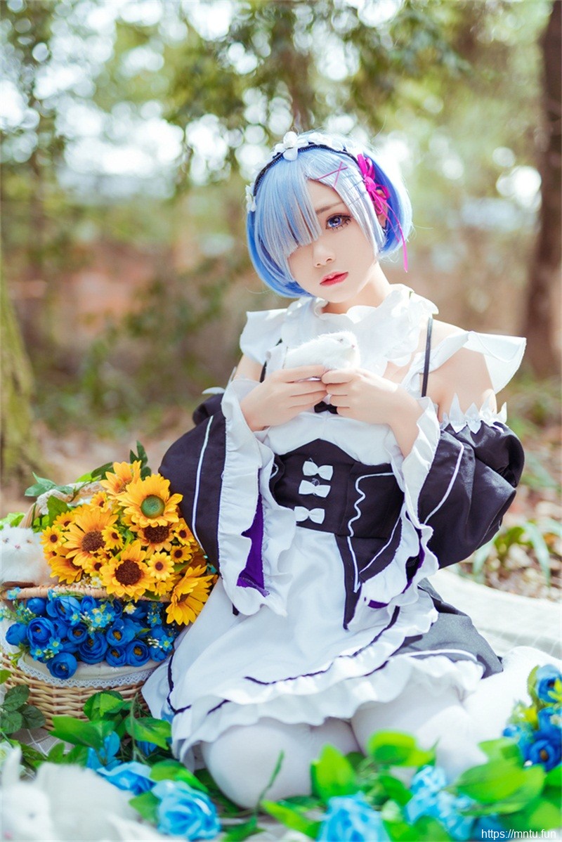 可爱萝莉cosplay雷姆制服诱惑写真图片
