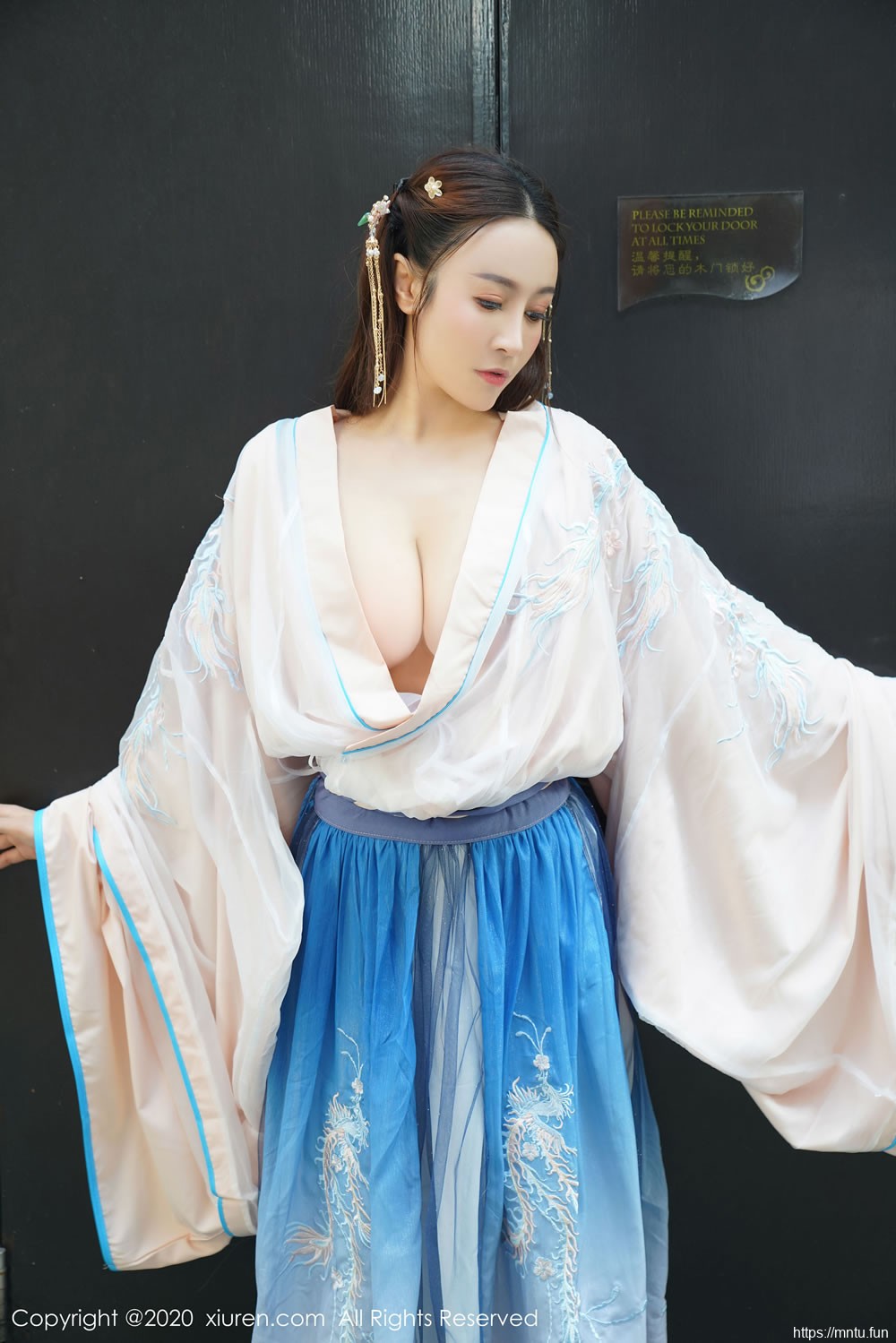 周井空《古装美女》 [秀人XIUREN] No.1983