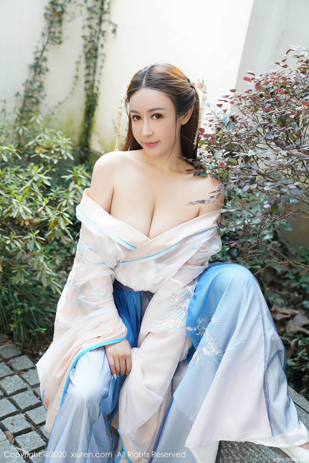 周井空《古装美女》 [秀人XIUREN] No.1983