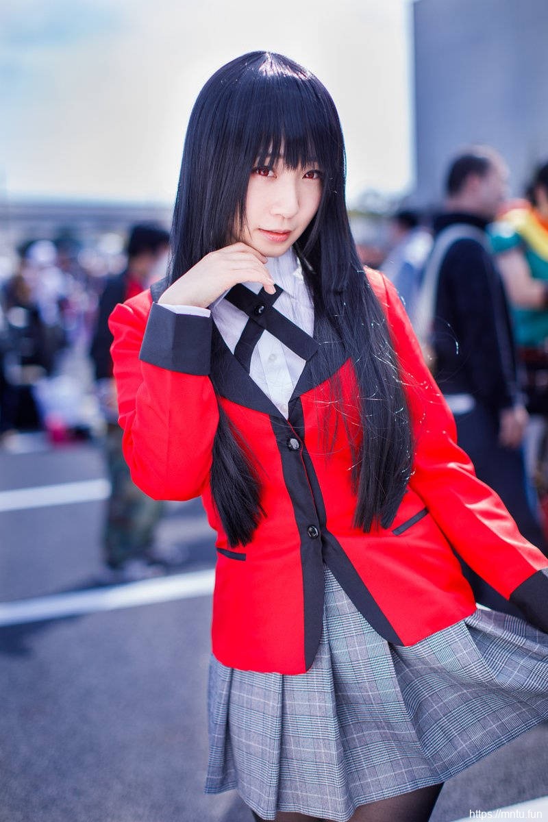 唯美养眼coser性感诱人红色制服诱惑写真