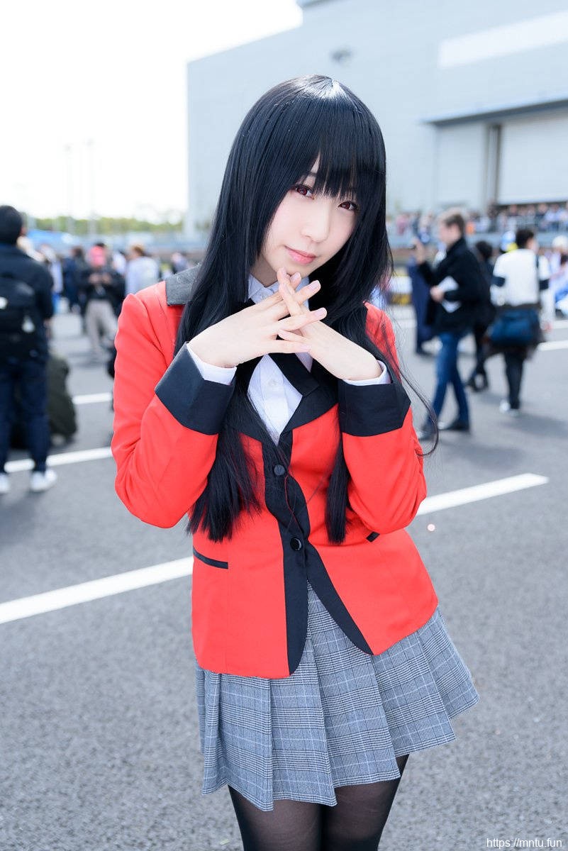 唯美养眼coser性感诱人红色制服诱惑写真