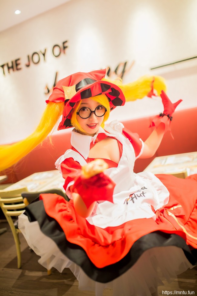 爆乳萝莉cos王者荣耀安琪拉喷血福利写真