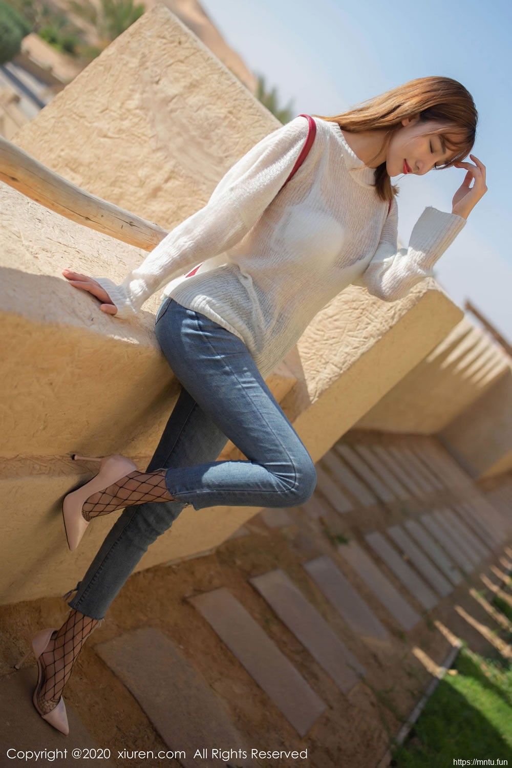 陆萱萱《异域的沙漠演出精彩引诱》 [秀人XIUREN] No.1988