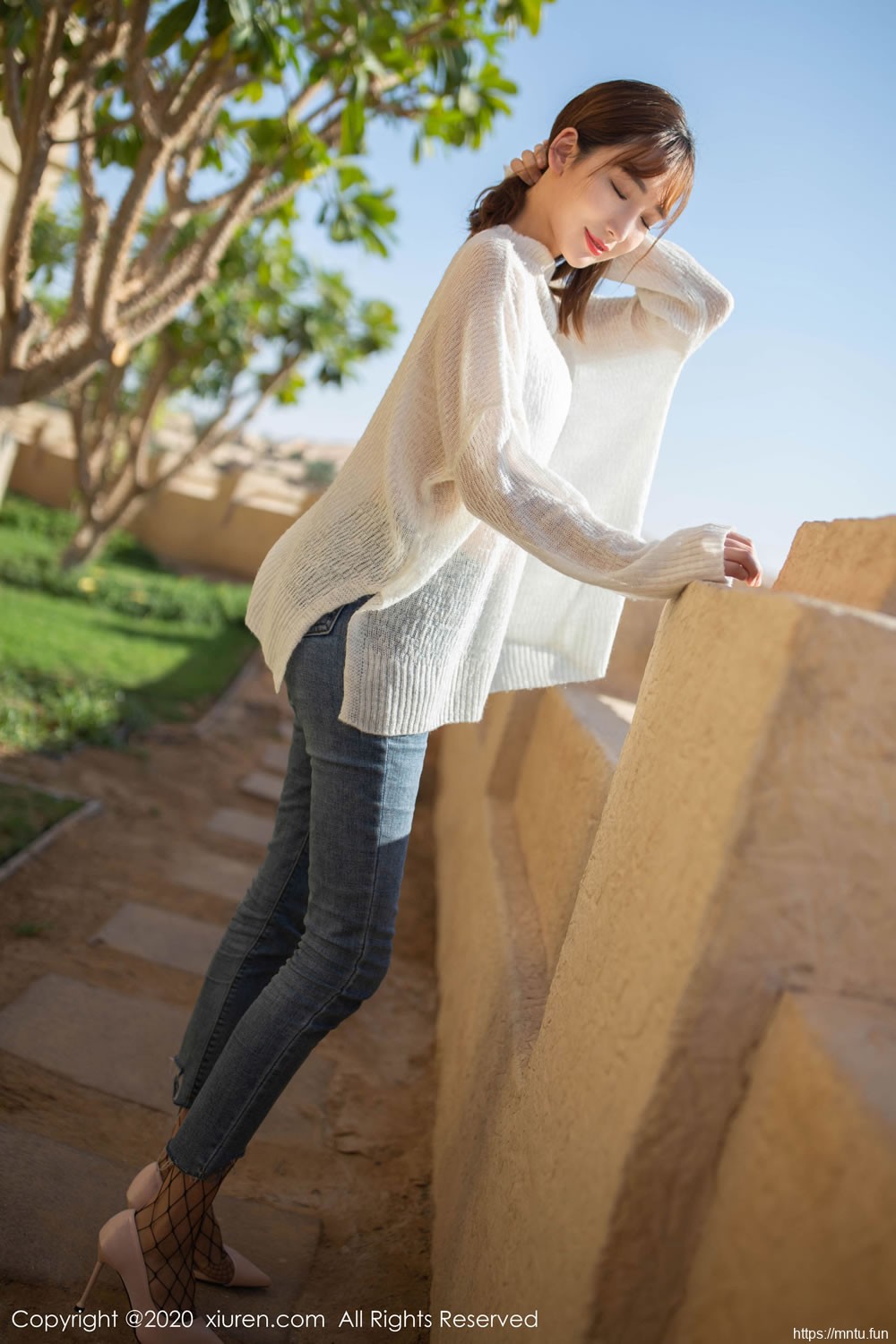 陆萱萱《异域的沙漠演出精彩引诱》 [秀人XIUREN] No.1988