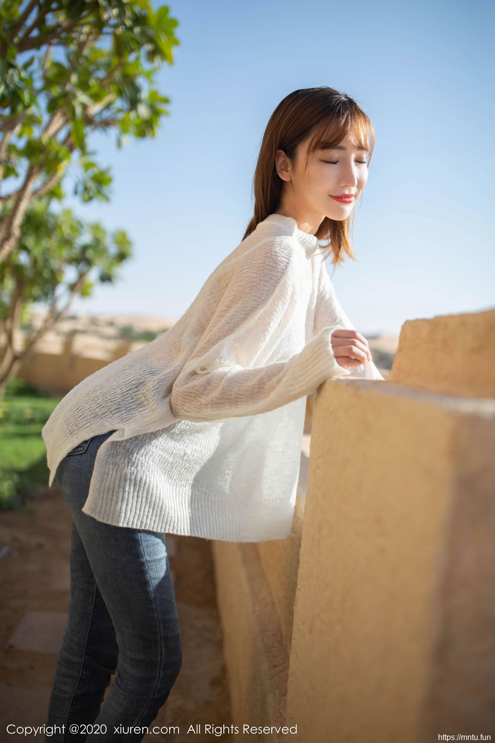 陆萱萱《异域的沙漠演出精彩引诱》 [秀人XIUREN] No.1988