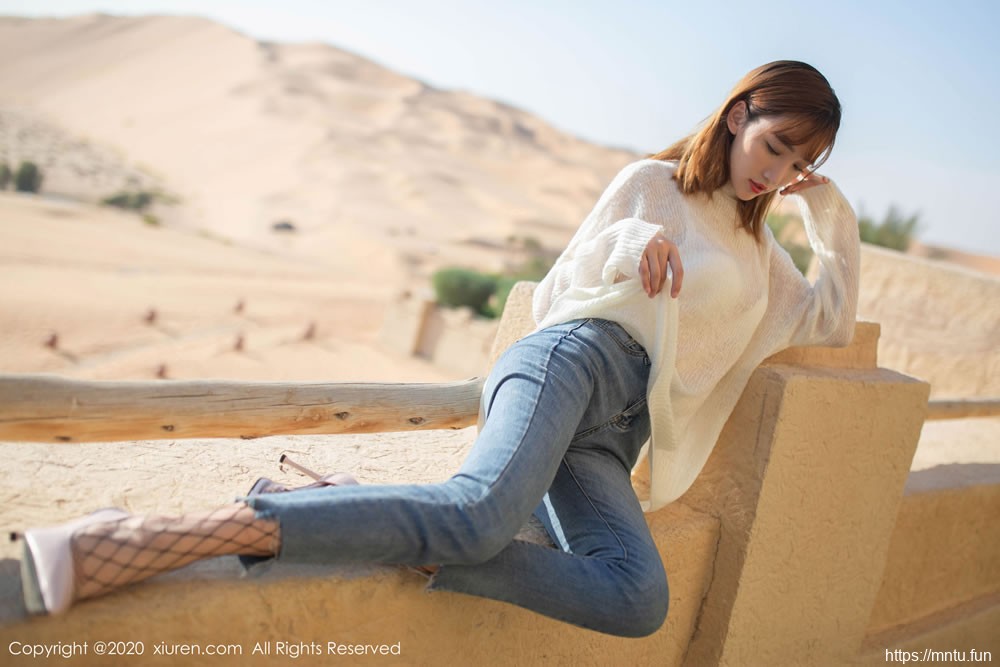 陆萱萱《异域的沙漠演出精彩引诱》 [秀人XIUREN] No.1988