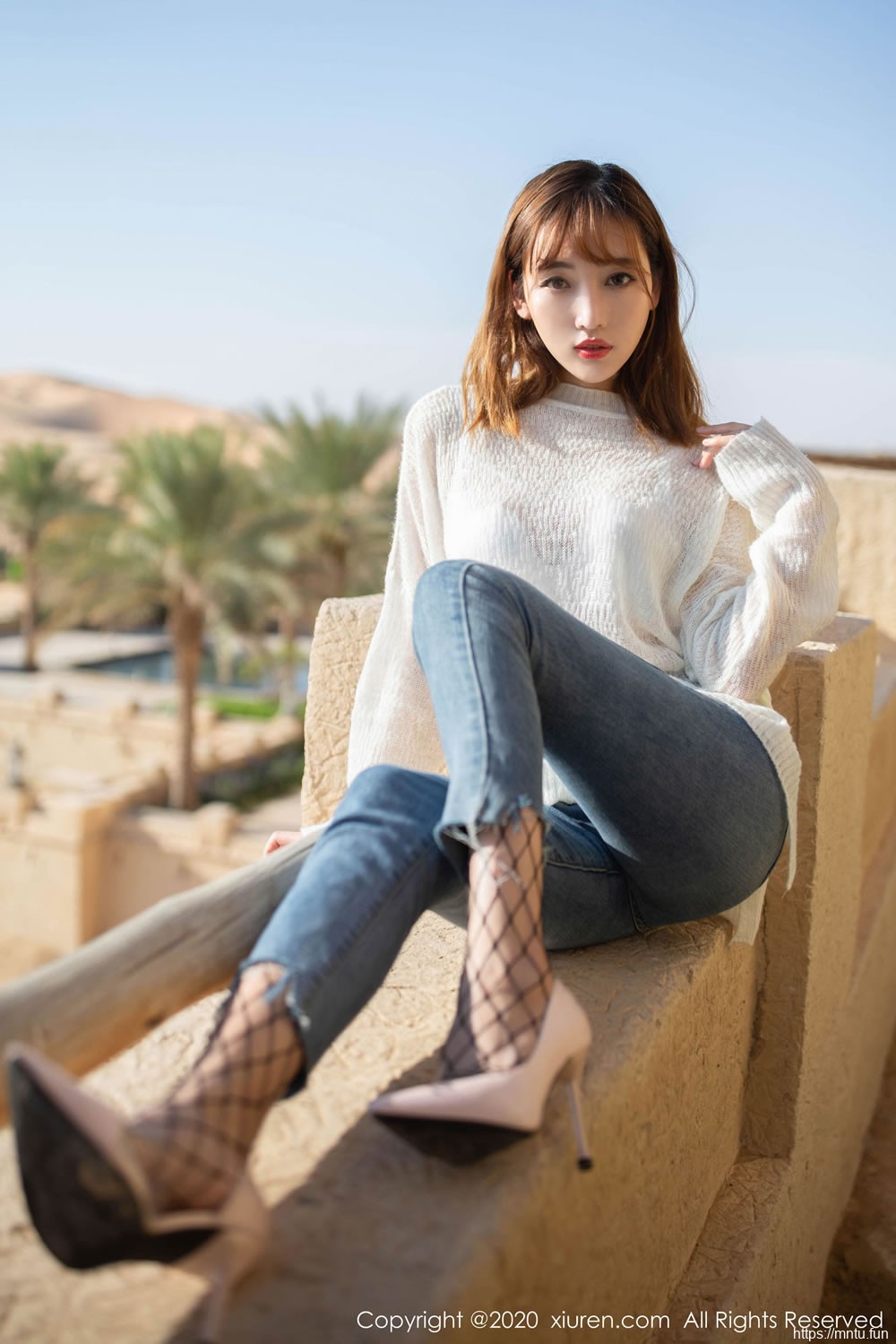 陆萱萱《异域的沙漠演出精彩引诱》 [秀人XIUREN] No.1988