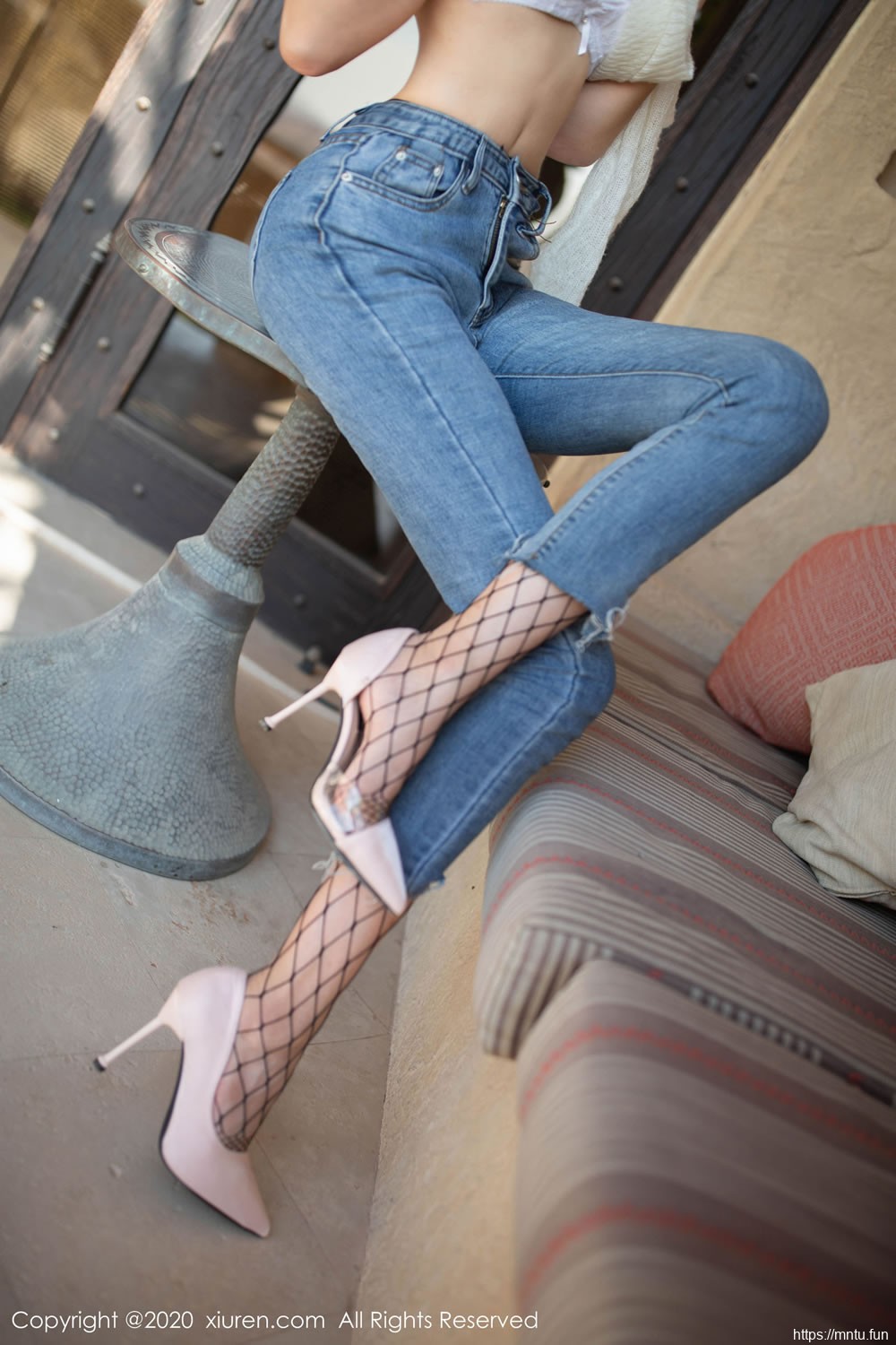 陆萱萱《异域的沙漠演出精彩引诱》 [秀人XIUREN] No.1988