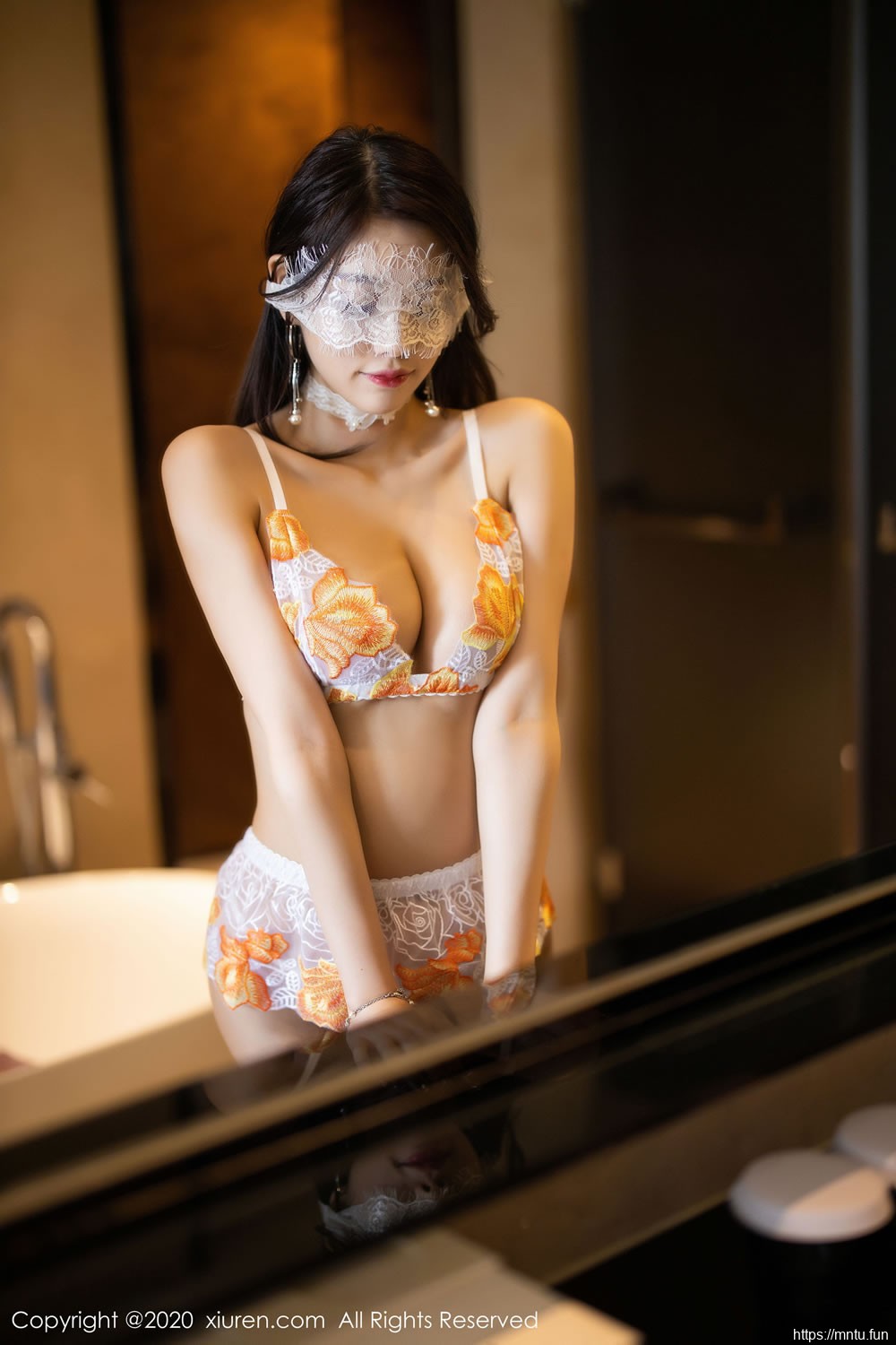 杨晨晨sugar《情味蒙面与蕾丝吊袜的魅惑》 [秀人XIUREN] No.1989