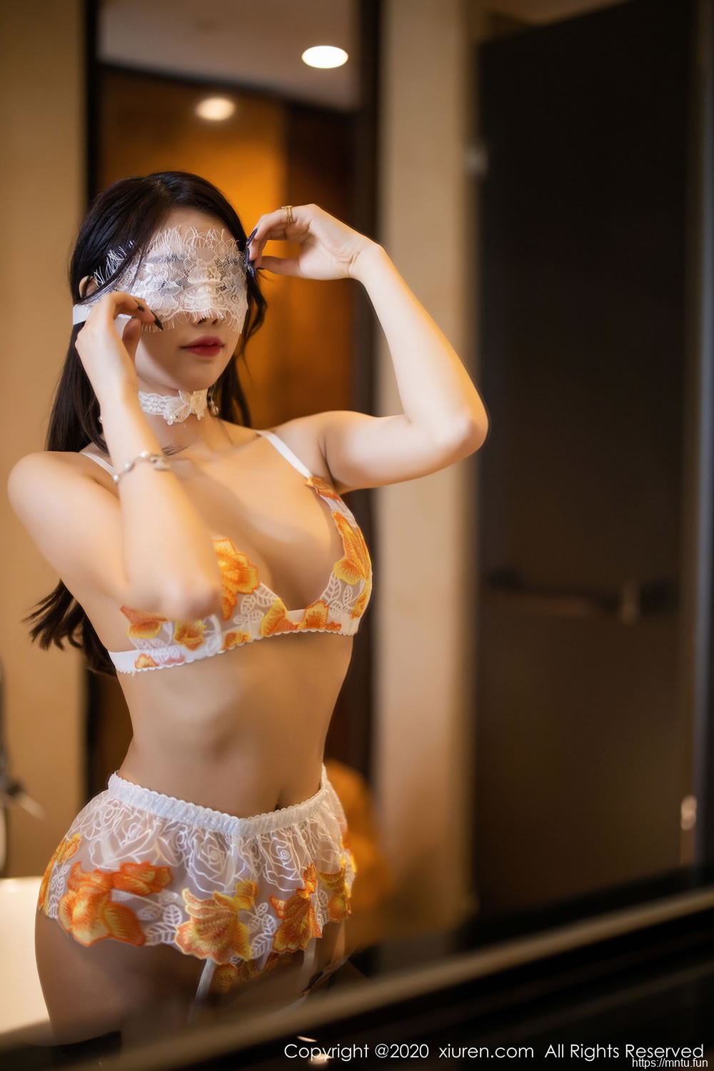 杨晨晨sugar《情味蒙面与蕾丝吊袜的魅惑》 [秀人XIUREN] No.1989