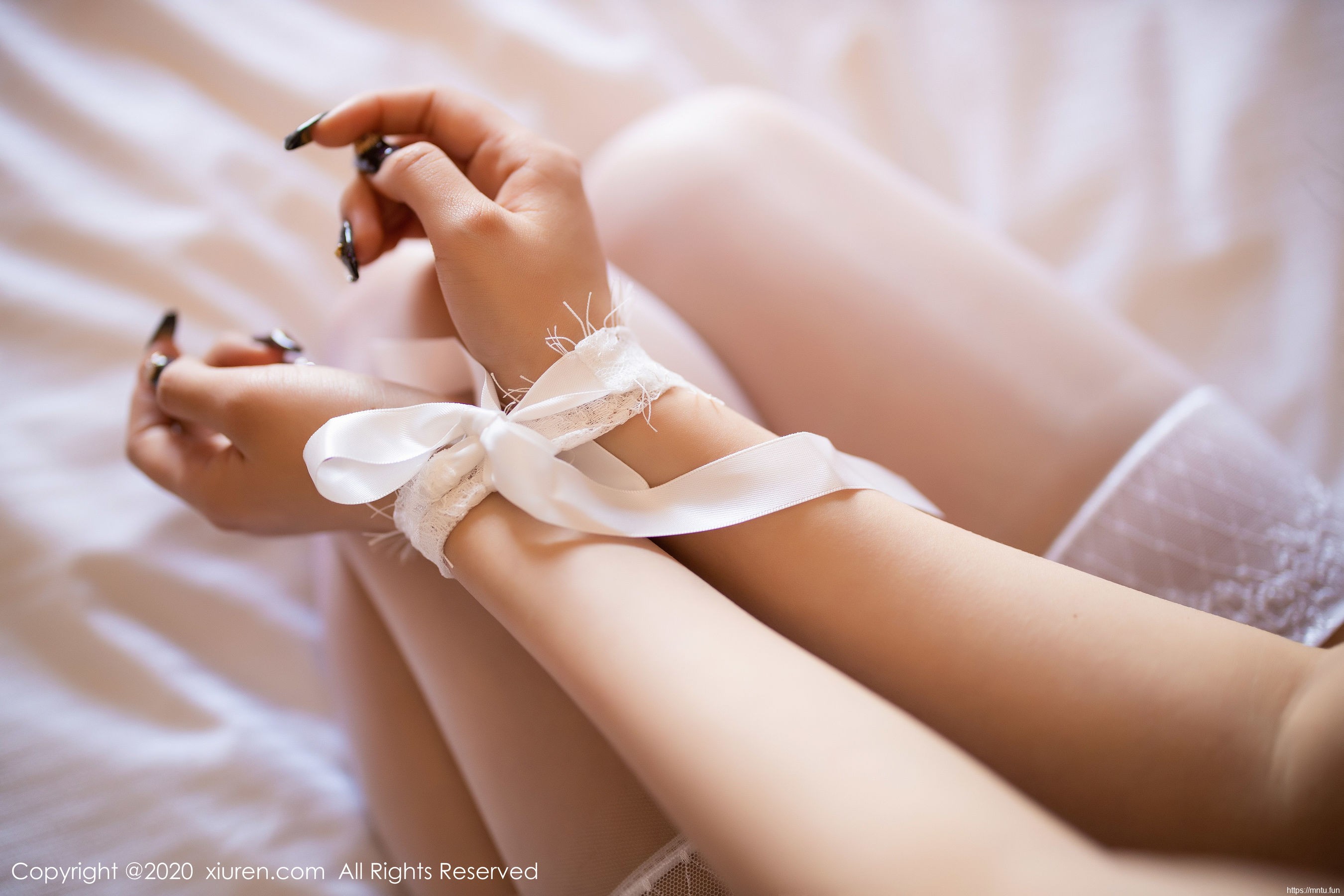 杨晨晨sugar《情味蒙面与蕾丝吊袜的魅惑》 [秀人XIUREN] No.1989