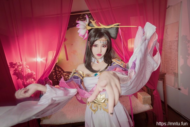 小透明派派COS王者荣耀绝色貂蝉