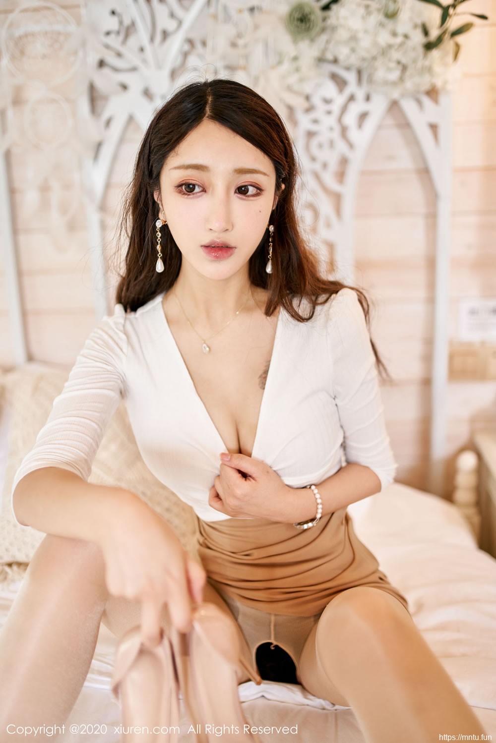 Betty林子欣《长裙翘臀丝袜引诱》 [秀人XIUREN] No.1993