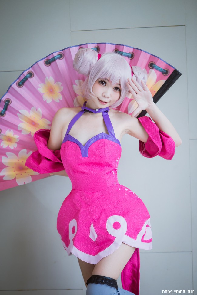 清纯美女海鲜君暑假COS王者荣耀小乔