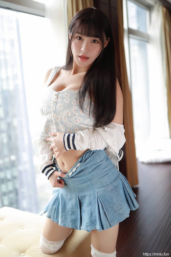 童颜迷妹朱可儿短裙巨乳娇萌撩人