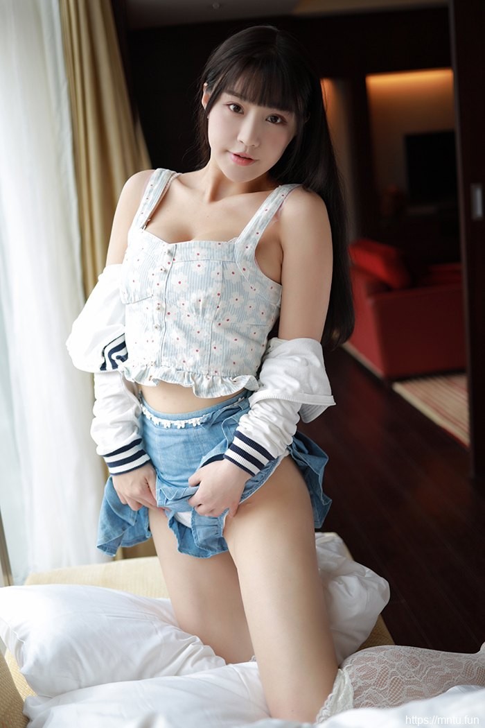 童颜迷妹朱可儿短裙巨乳娇萌撩人